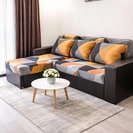 The White 7 * ネセバル