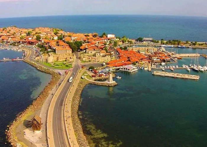 別荘 The White 7 *