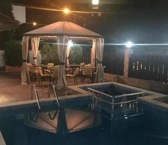 The White 7 別荘 *