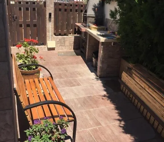 The White 7 * ネセバル