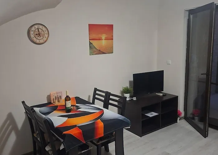 別荘 The White 7 *