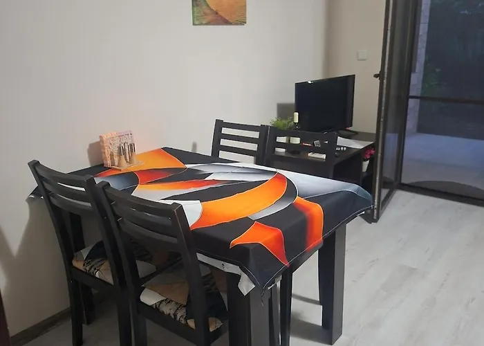 The White 7 * ネセバル