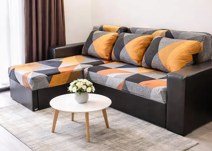 The White 7 * ネセバル